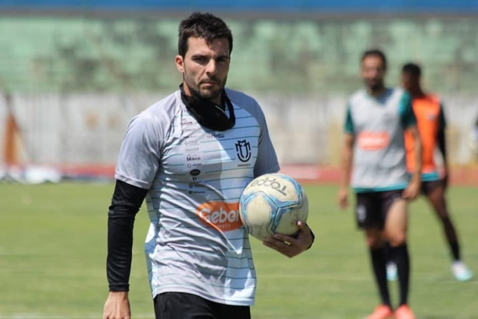 Da quarta divisão para as Eliminatórias da Copa: conheça a história do treinador Beto Portella