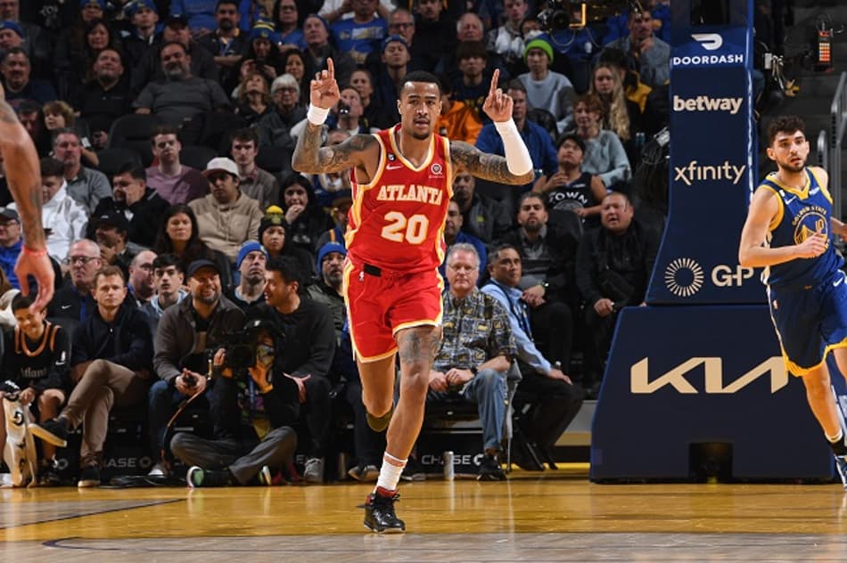 Jazz e Hawks negociam troca centrada em John Collins