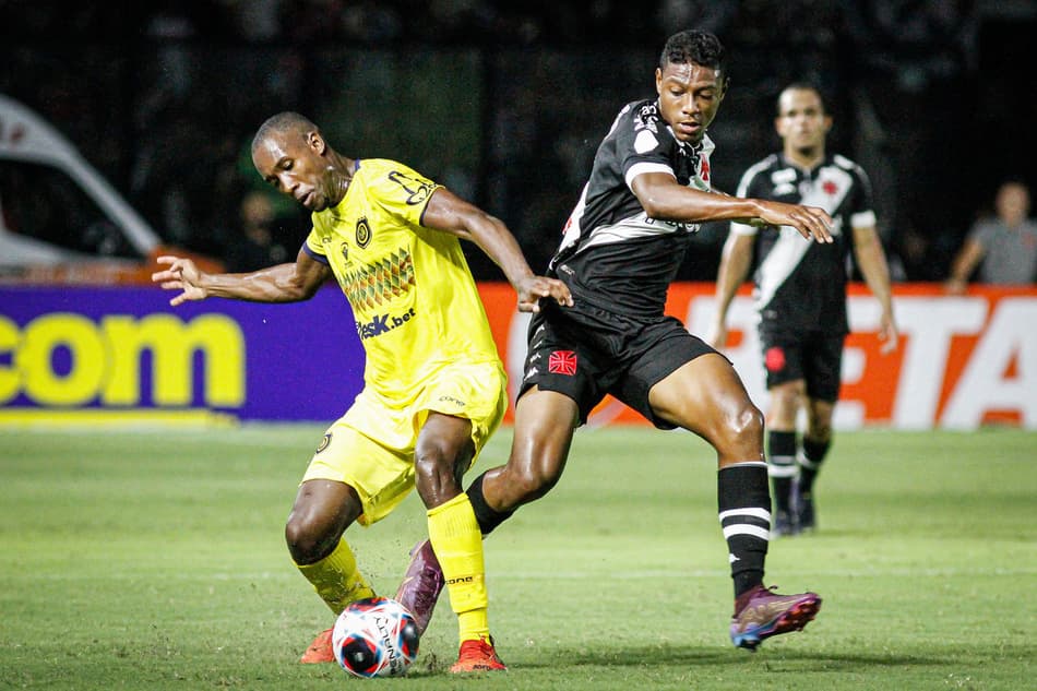 VÍDEO: Lyncon vibra com estreia no profissional do Vasco e lamenta não ter feito o ‘gol de placa’