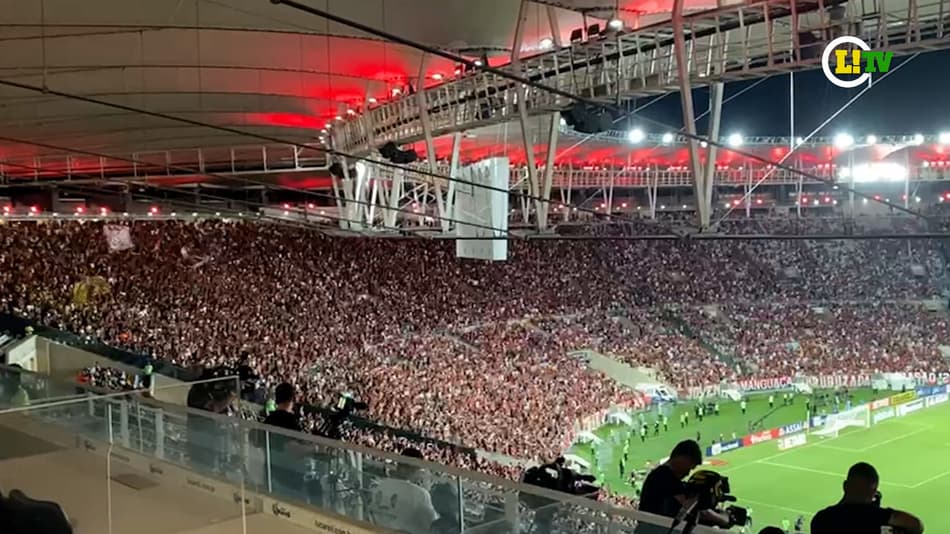 VÍDEO: Torcida do Flamengo atende pedido de Zico e muda música que ofende Pelé
