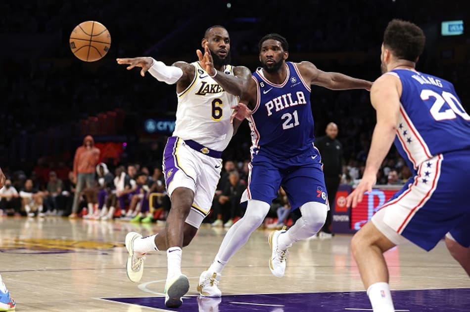 Joel Embiid brilha, ofusca marca de LeBron James e Sixers vence Lakers