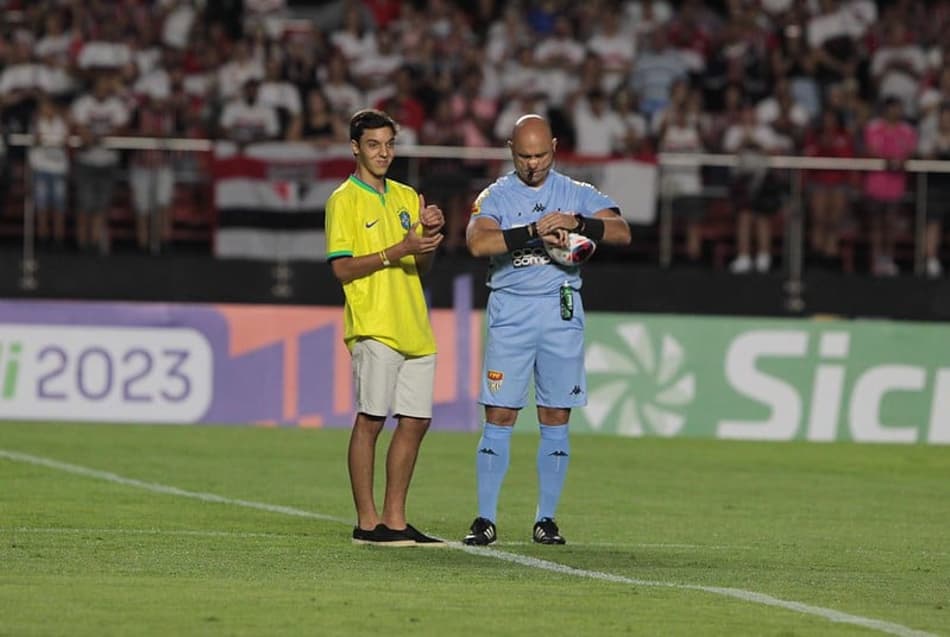 VÍDEO: Veja como foi o dia do neto de Pelé ao lado do elenco do São Paulo antes de estreia no Paulistão