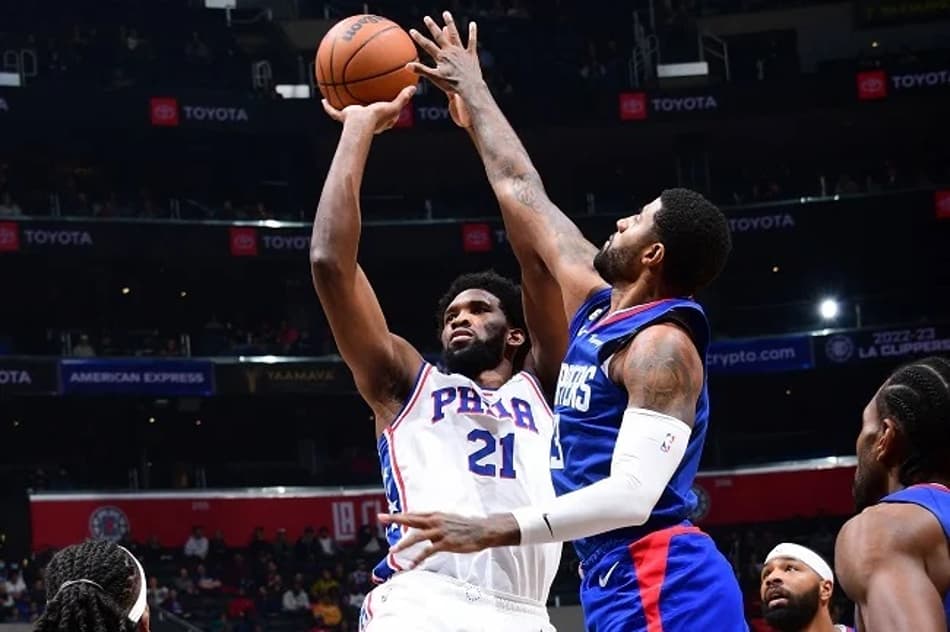 Joel Embiid comanda com 41 pontos e Sixers supera Clippers
