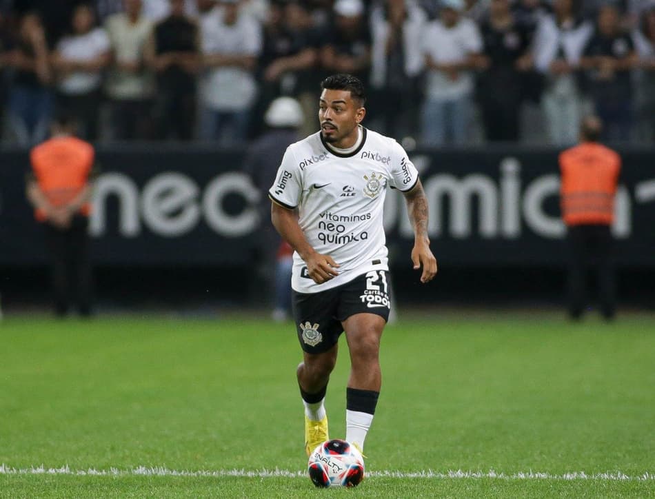 VÍDEO: Matheus Bidu comemora estreia pelo Corinthians e se diz polivalente