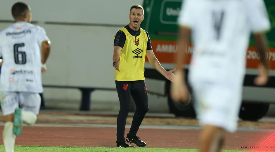 Athetico-PR não deve fazer rodízio de jogadores no futuro próximo