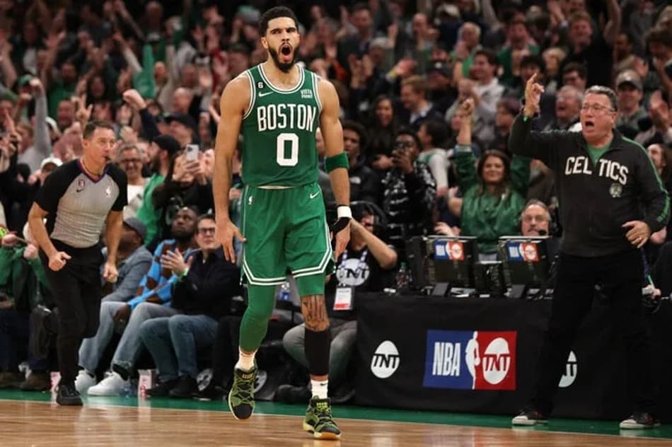Jayson Tatum explode e Celtics bate Warriors após prorrogação