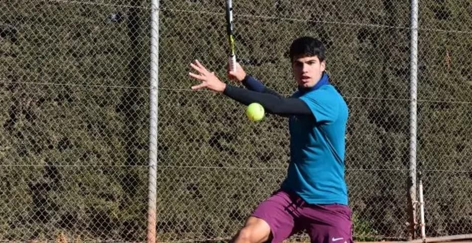 Alcaraz volta aos treinos no saibro visando Buenos Aires e o Rio Open