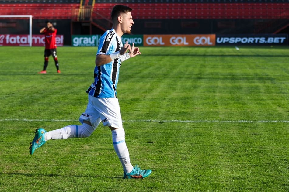 Anunciado em clube da Bolívia, Léo Fenga se despede do Grêmio