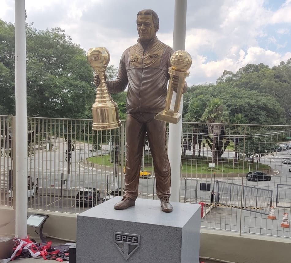 Em aniversário de 93 anos do São Paulo, Telê Santana é imortalizado em homenagem