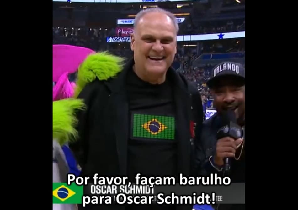 Em jogo da NBA, Oscar Schmidt tem feitos listados e é ovacionado pelo público; veja o vídeo