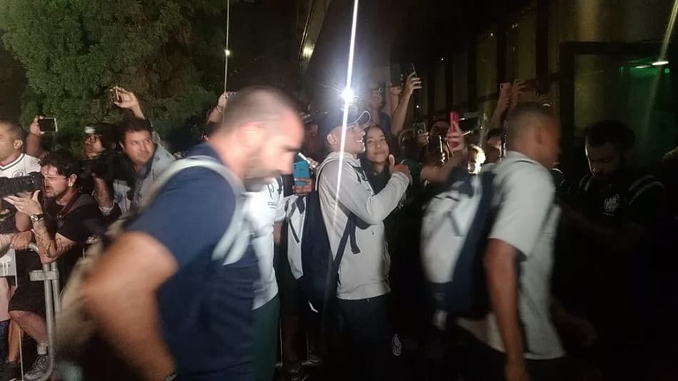 Com atraso, Palmeiras desembarca em Brasília para a decisão da Supercopa
