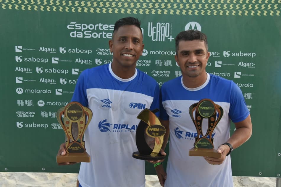 Na Arena Verão, Breitner e Dinelson levam troféu Legends de futevôlei