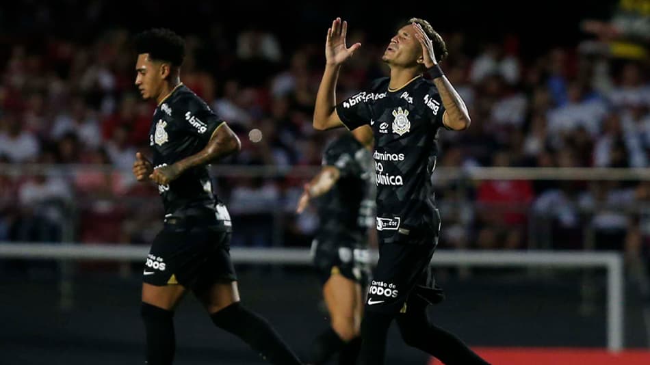 ATUAÇÕES: Adson decide em vitória apertada do Corinthians no Majestoso