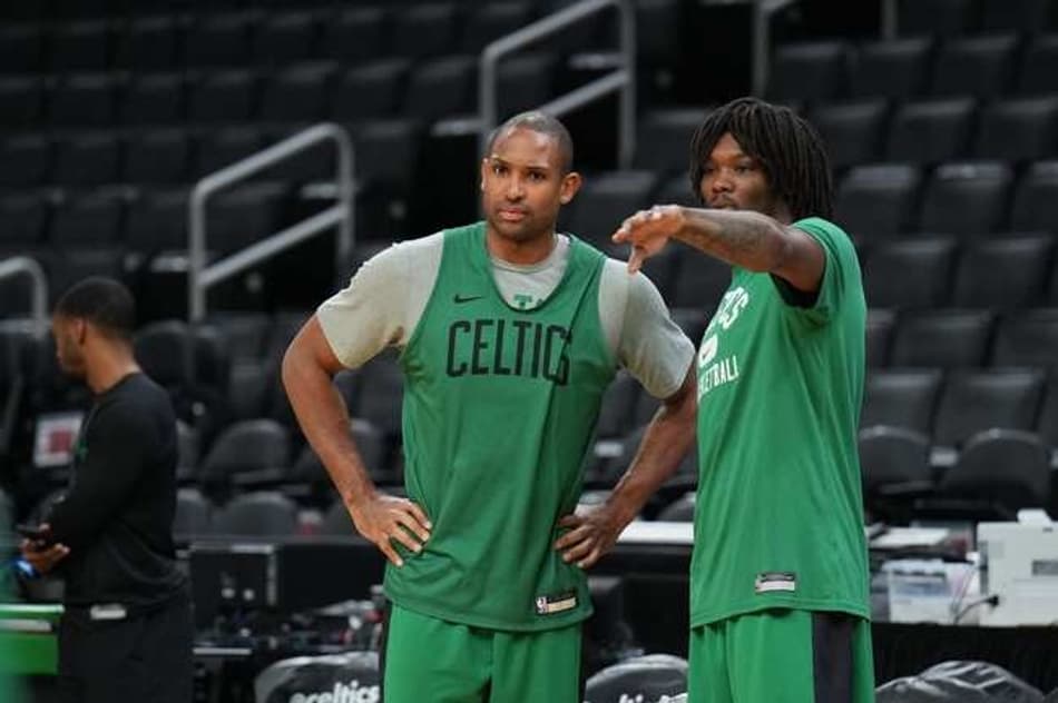Celtics busca troca por pivô mirando playoffs