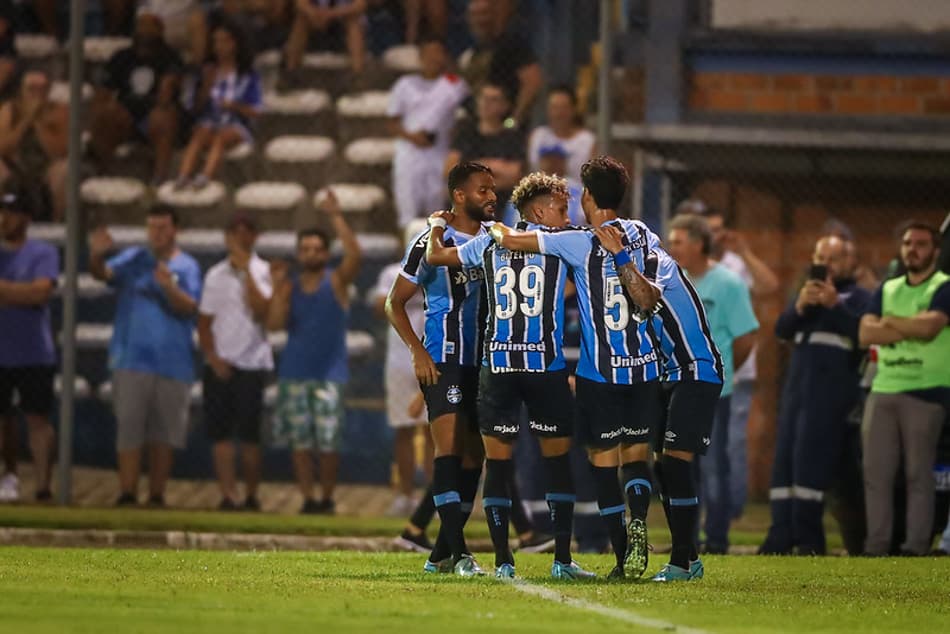 VÍDEO: os gols da vitória do Grêmio sobre o Esportivo pelo Gauchão