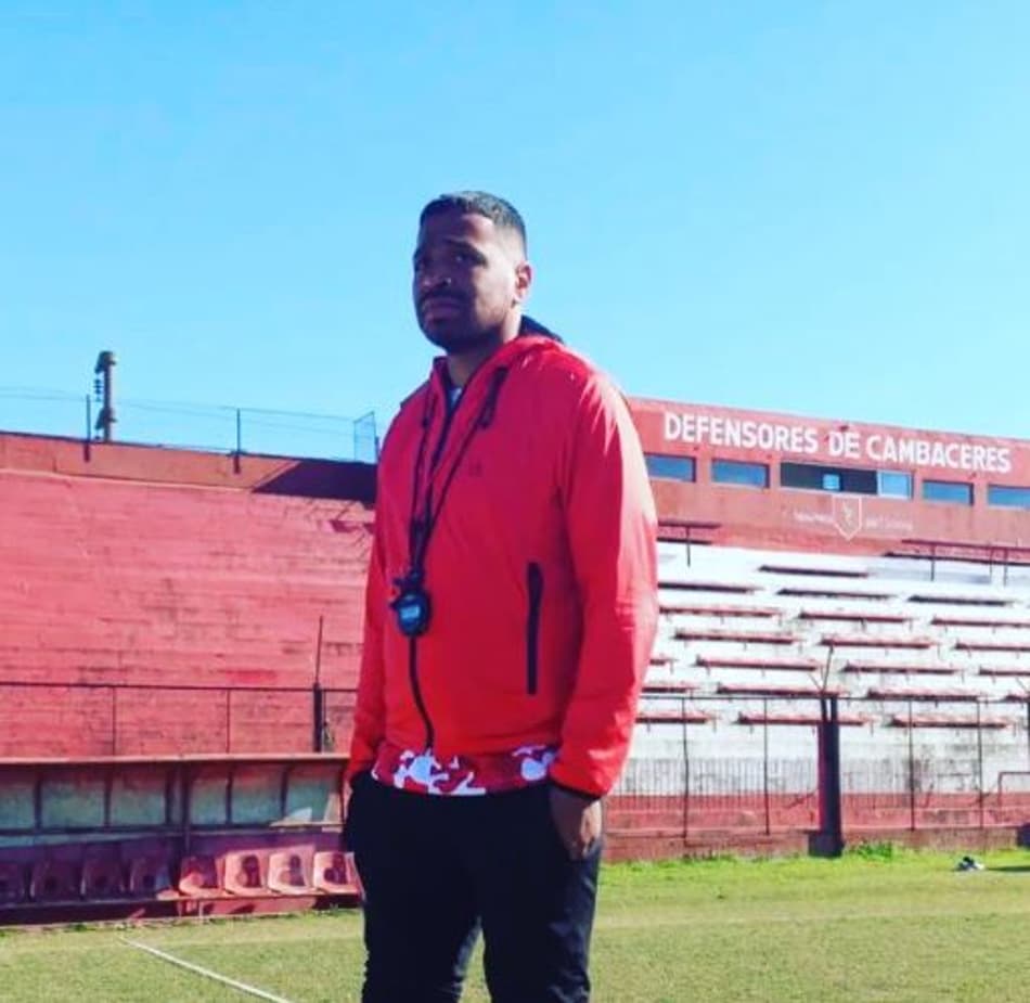 Lembra dele? Ex-São Paulo, Álvaro Pereira tem missão importante como técnico