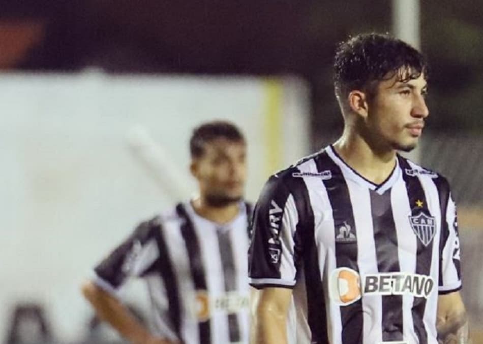 Atlético-MG encaminha empréstimo do zagueiro Léo Simoni