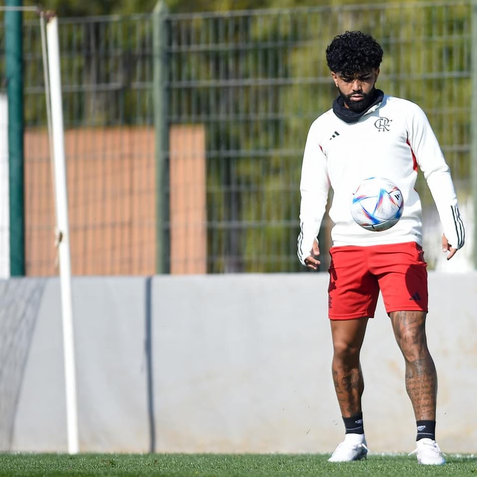 Com a mística da 10, Gabigol quer ‘completar o álbum’ pelo Flamengo