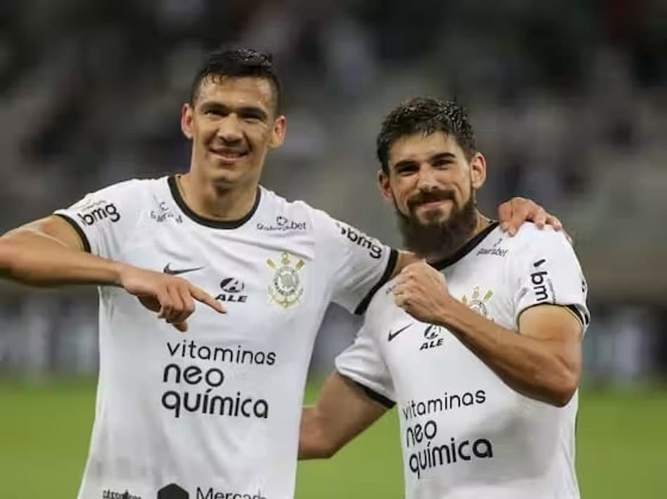 Corinthians aguarda o fim do Paulistão para definir futuro de zagueiros
