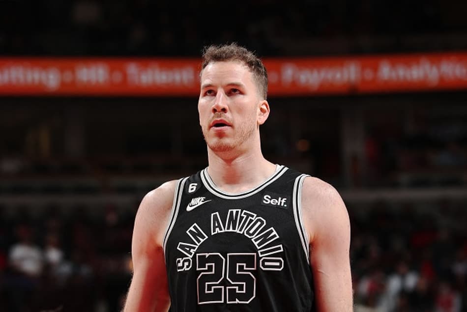 Raptors fecha troca com o Spurs e adquire Jakob Poelt