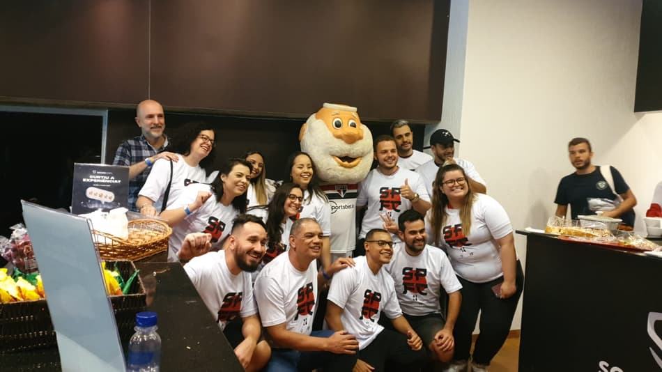 Ação com torcedores do São Paulo homenageia conquista do Mundial de 92