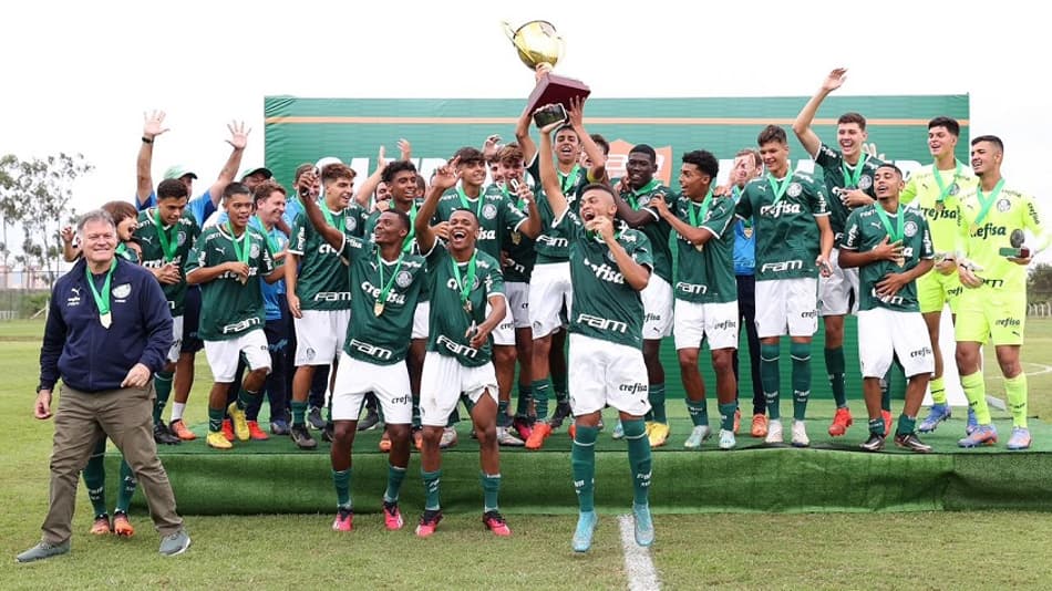 Palmeiras goleia o Corinthians no primeiro Dérbi do dia e é campeão de torneio sub-17
