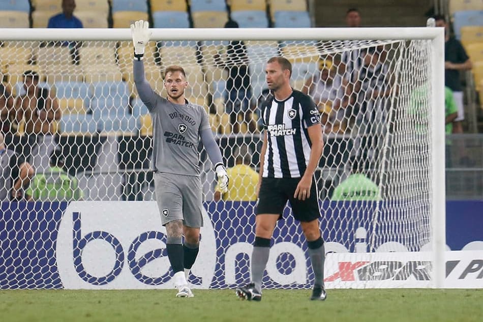 Lucas Perri analisa atuação do Botafogo e celebra atual momento: ‘Muito feliz por ajudar’