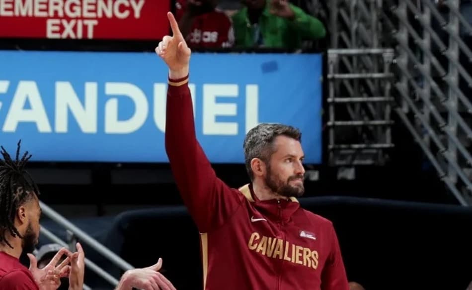 Suns e Warriors entram na disputa para contratar Kevin Love