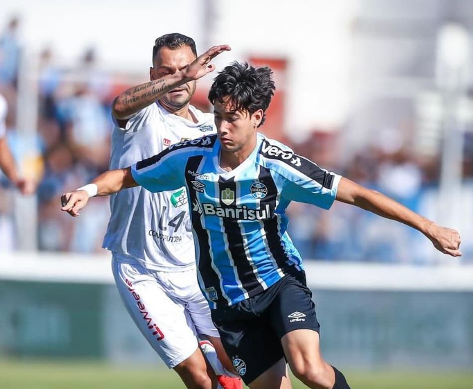 Com reservas, Grêmio empata com o São Luiz e perde o 100% no Gauchão