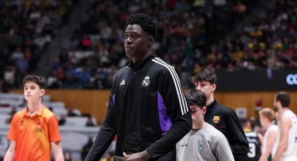 Conheça o jogador de 13 anos do Real Madrid que arrasou contra o Barcelona