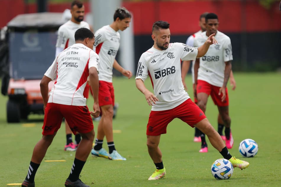 Flamengo finaliza preparação para a Recopa Sul-Americana com dúvida no meio de campo