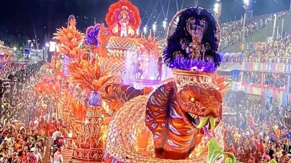 Veja esportistas que curtiram a 4ª noite de Carnaval e citações ao esporte na avenida