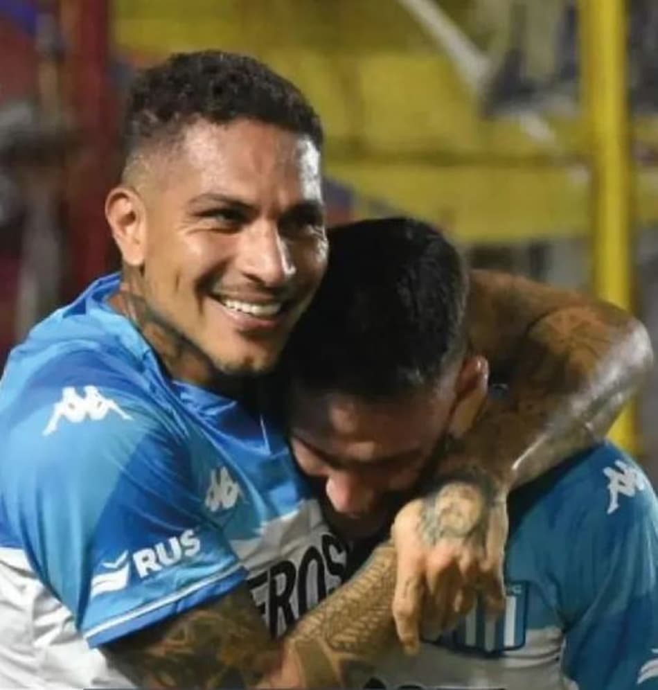 Guerrero marca seu primeiro gol pelo Racing; assista