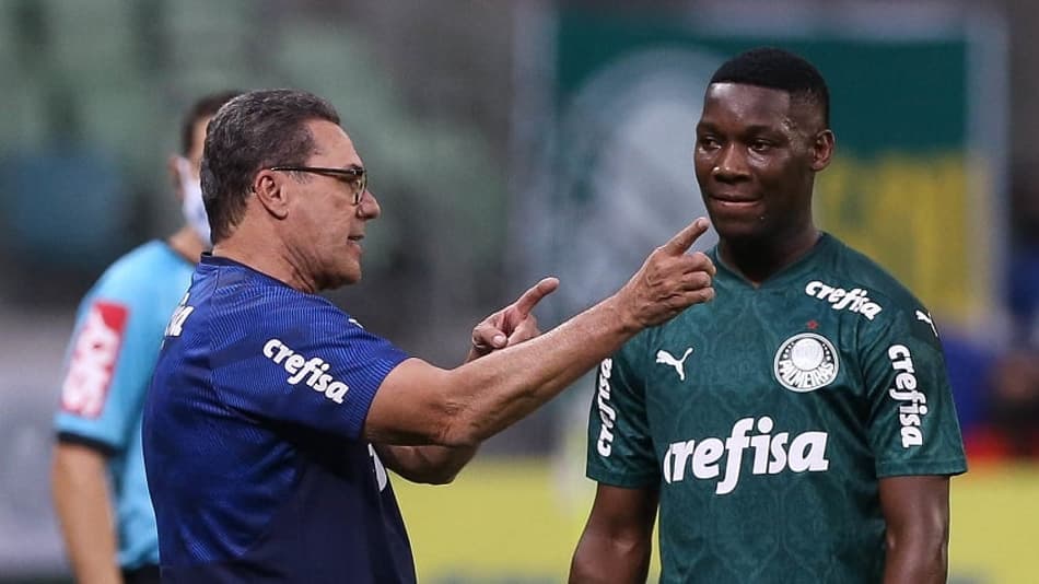 VÍDEO: João Paulo Sampaio diz ao LANCE! qual foi a maior contratação do Palmeiras para a base