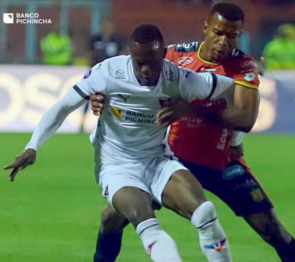 Equatoriano: Zebra aparece na estreia da competição