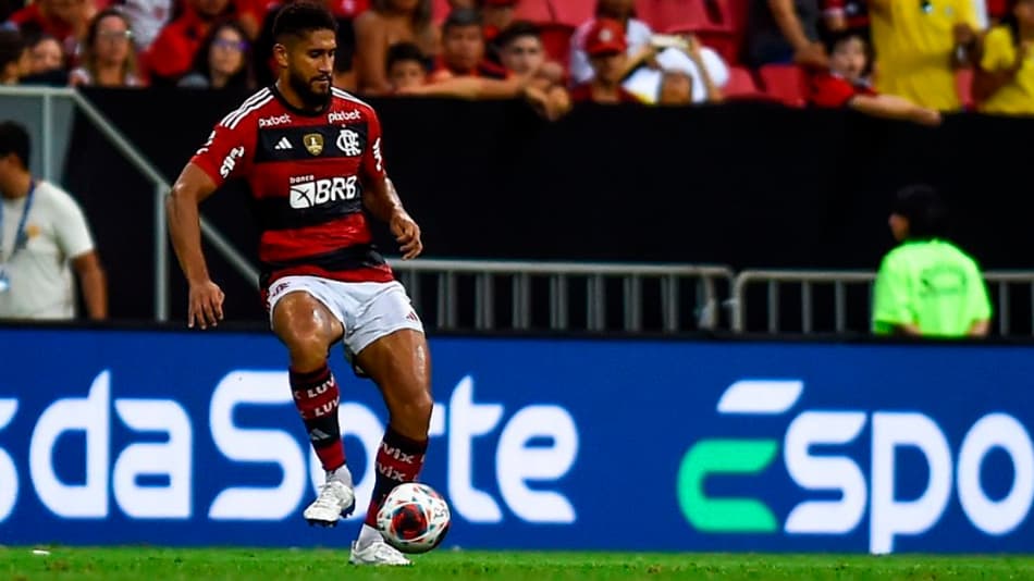 Pablo elogia elenco do Flamengo e valoriza vitória no clássico: ‘É na raça’