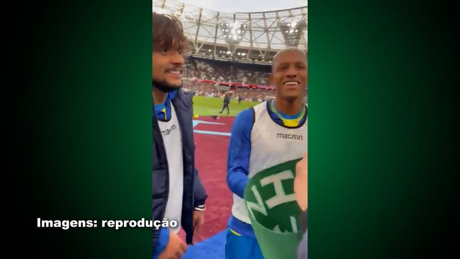 VÍDEO: Gustavo Scarpa é presenteado com Trakinas e leite condensado em estádio na Inglaterra