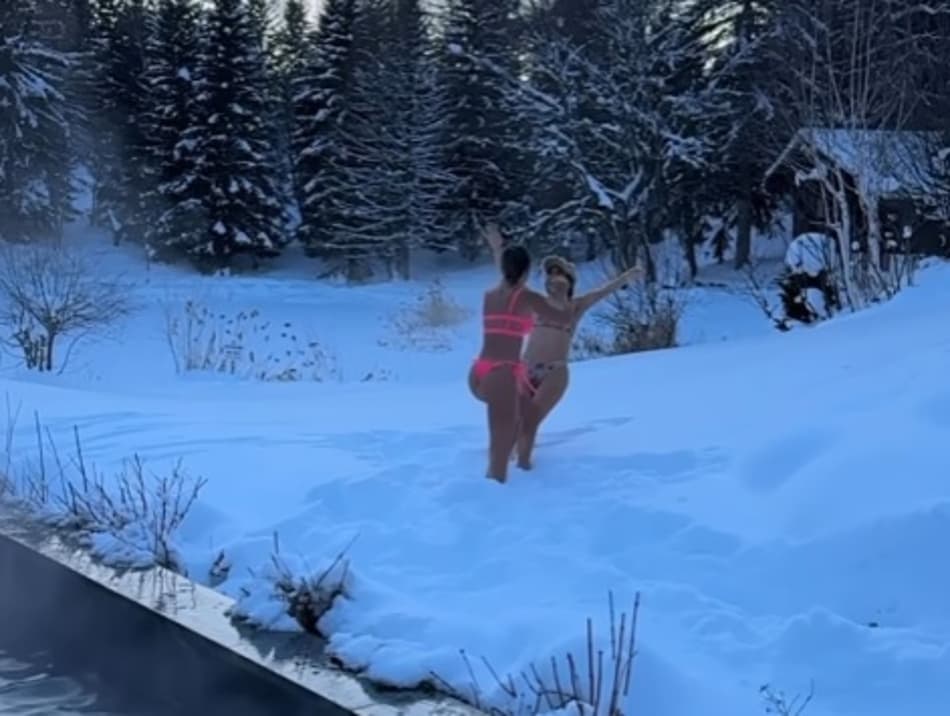 VÍDEO: Esposas de Messi e Fàbregas saltam na neve de biquini em comemoração de aniversário