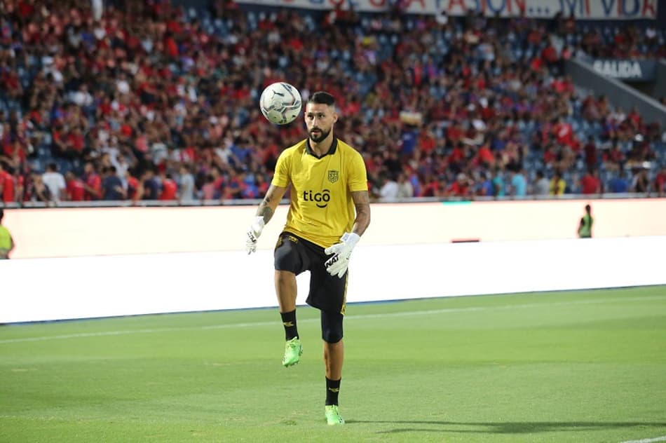 Goleiro Martín Rodríguez se prepara visando clássico no Paraguai