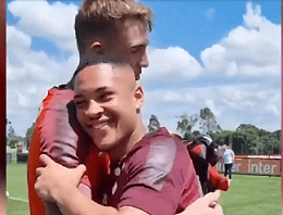 VÍDEO: veja a reação de Vitor Roque e companheiros após convocação para Seleção Brasileira