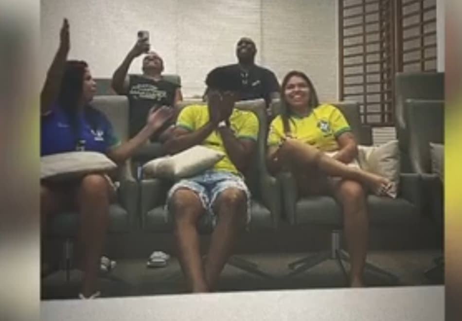 VÍDEO: Andrey Santos, do Vasco, vai às lagrimas com convocação para a Seleção Brasileira