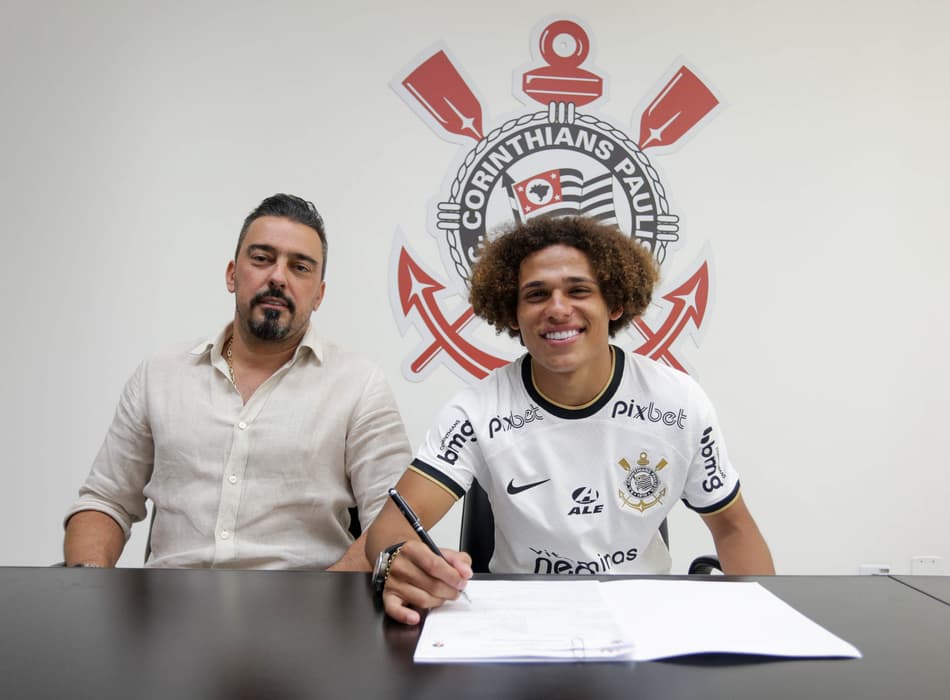 Corinthians oficializa renovação com Guilherme Biro, cria do terrão