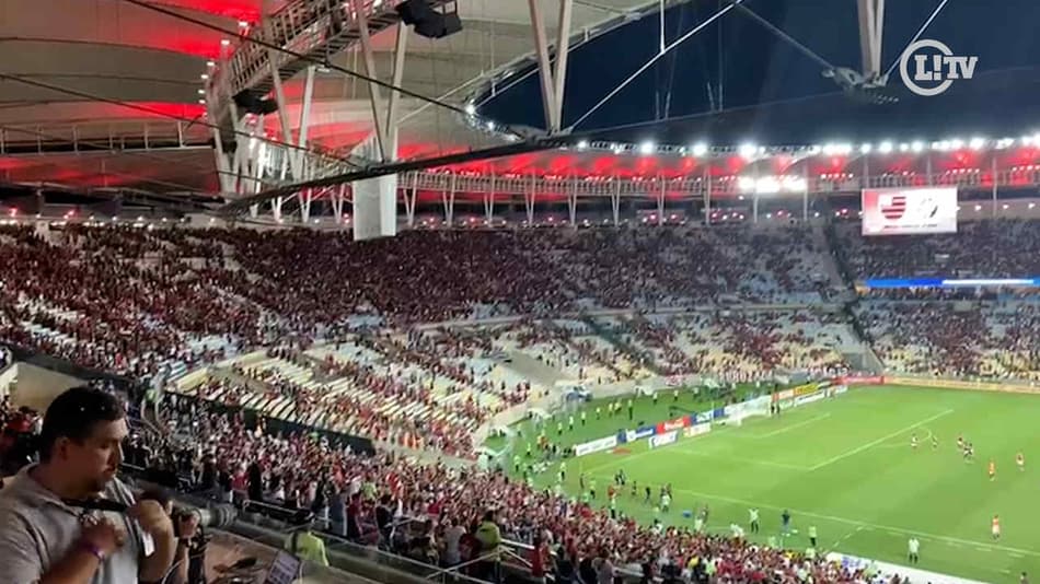 VÍDEO: Torcida do Flamengo vaia o time após derrota para o Vasco no Maracanã
