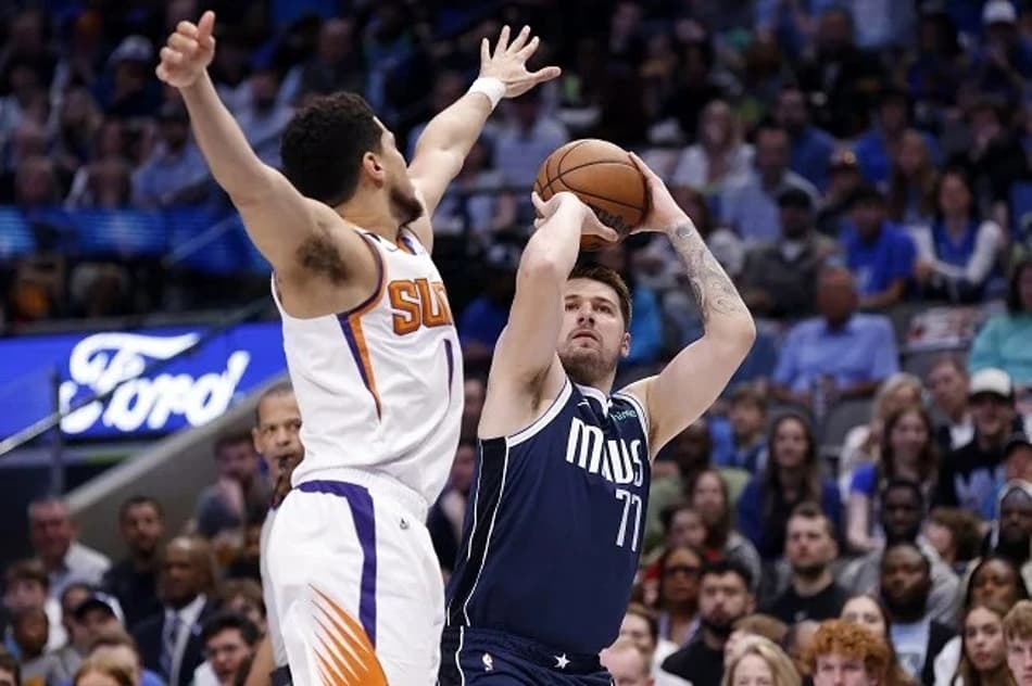 Devin Booker e Luka Doncic trocam provocações em vitória do Suns sobre o Mavericks