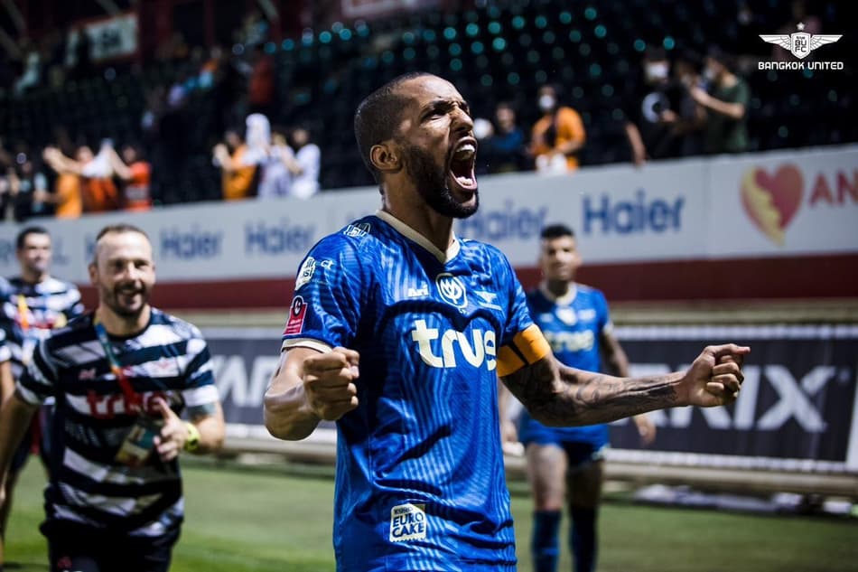 Zagueiro Everton celebra 'Lei do Ex' pelo Bangkok United