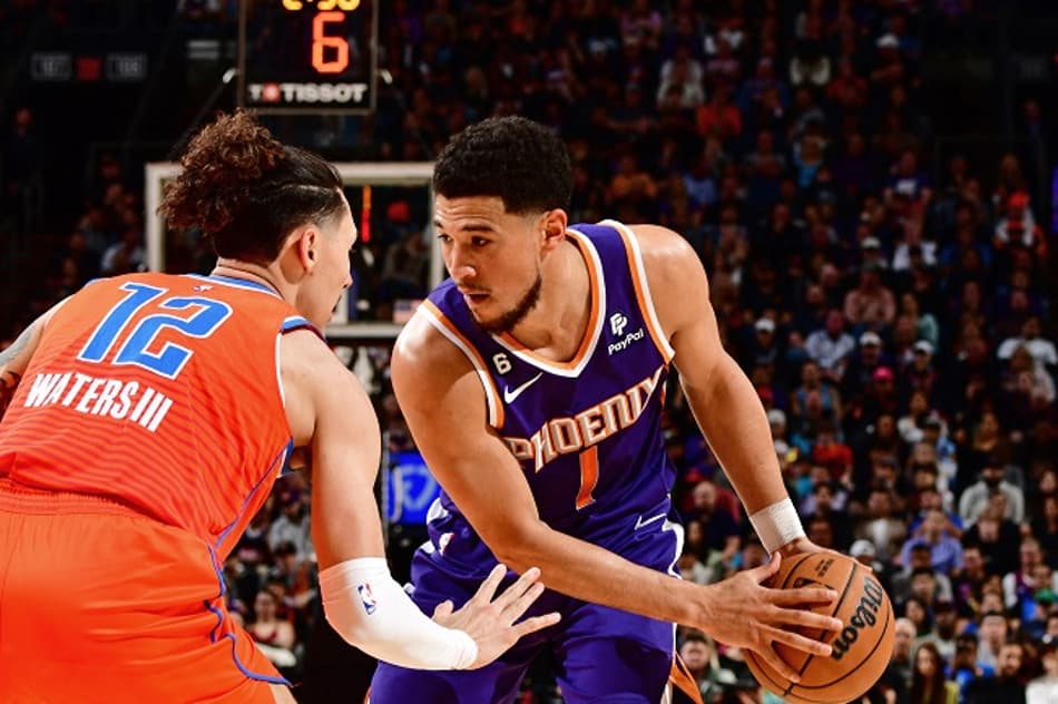 Kevin Durant se machuca no aquecimento, mas Devin Booker brilha e Suns atropela Thunder