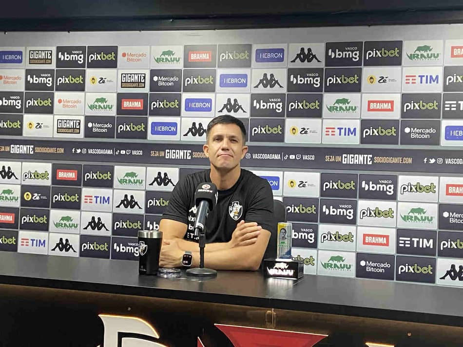 Barbieri lamenta mais um pênalti perdido e destaca vantagem do Vasco sobre o Flamengo