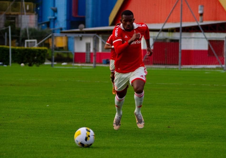 Sem acordo por renovação, Vitinho deixa a equipe Sub-20 do Internacional