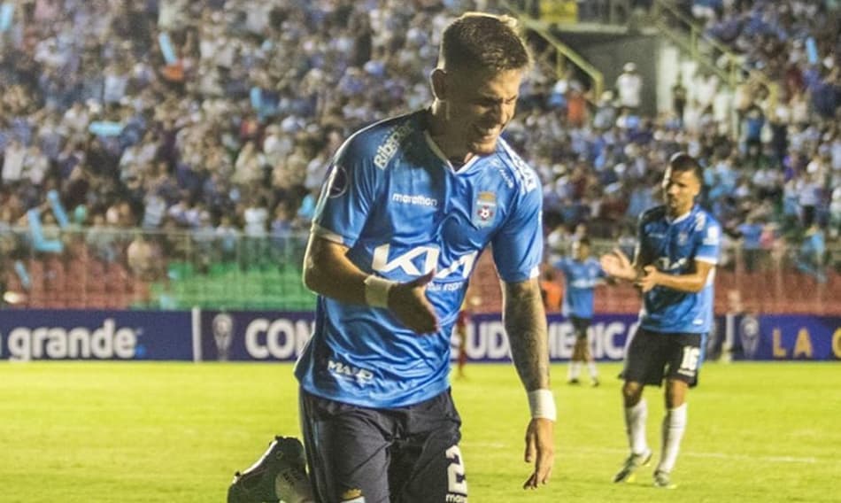 Léo Fenga, formado no Grêmio, vibra com golaço na Sul-Americana