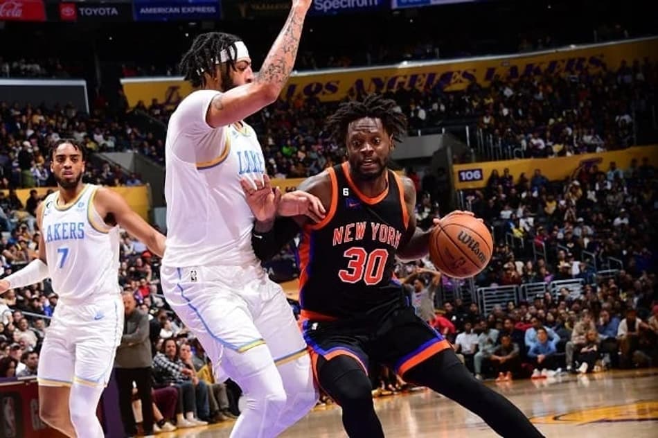 Knicks vence Lakers com show de Julius Randle e RJ Barrett